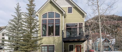House, 4 Bedrooms | Exterior