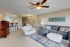 Condo, 1 Bedroom | Living area - 514 El Matador 1 Bedroom Condo (Fort Walton Beach)