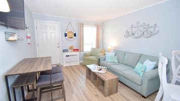 Condo, 1 quarto | Área de estar | Serviços de streaming