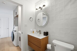 Condo, 2 chambres | Salle de bain