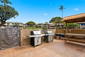 Condo, 2 chambres | Restauration en plein air
