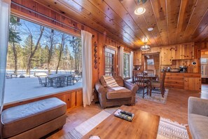 Living area - Midiron Golf Cabin 3 Bedroom Cabin (Kings Beach)