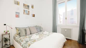 2 slaapkamers, een bureau, een strijkplank/strijkijzer, gratis wifi