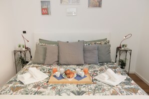 2 slaapkamers, een bureau, een strijkplank/strijkijzer, gratis wifi