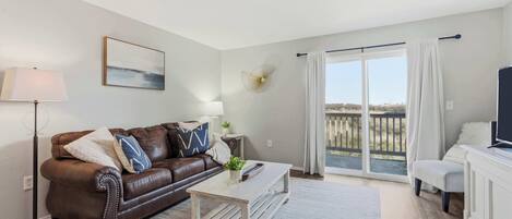 Kondominium, Beberapa Tempat Tidur, balkon, pemandangan kebun (Ozark Viewpoint Retreat) | Area keluarga