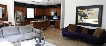 Casa Grande en Concord muy circa al centro de Charlotte. Perfecto para familias.