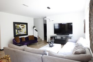 TV connectée, jeux vidéo, livres, vidéothèque