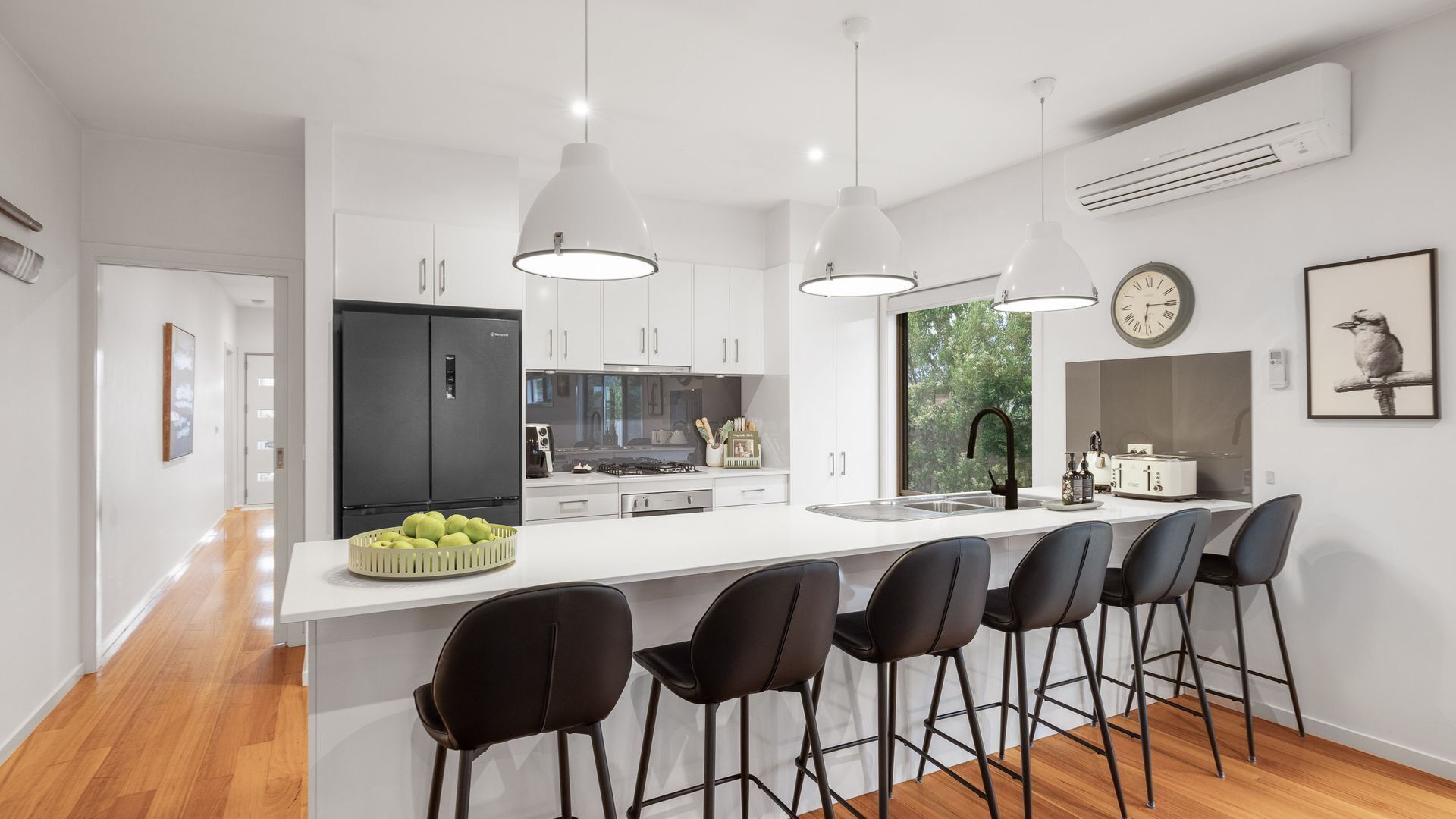 Refrigerador, microondas, horno, placa de cocina