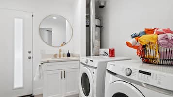 House, Multiple Beds, Pool Access, Mountain View (Casa Catalina) | Laundry