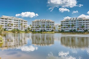 Exterior - Gorgeous lakeview sunsets from Cinnamon Beach 942! (Palm Coast)