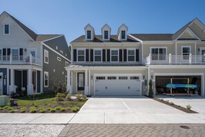 Exterior - Beautiful Sunchase Sunset Villa a 4 bed, 3.5 bath home in amenity rich Bayside Community, pool, fitness, golf, tennis, pickleball and more! (Selbyville)