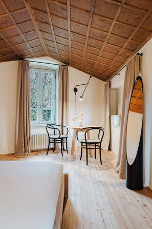 1 camera, una scrivania, Wi-Fi gratuito