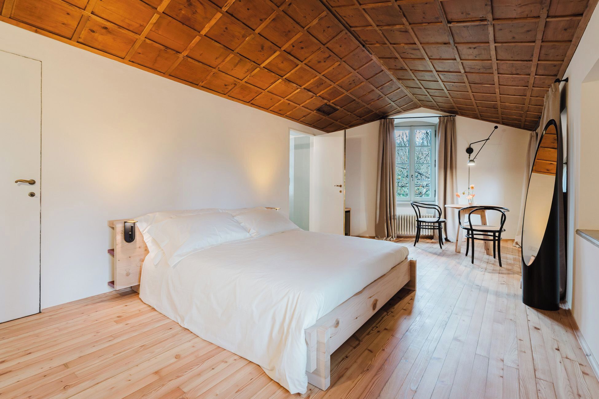 1 camera, una scrivania, Wi-Fi gratuito