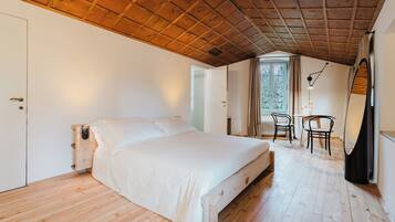 1 camera, una scrivania, Wi-Fi gratuito