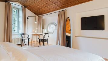 1 bedroom, desk, free WiFi