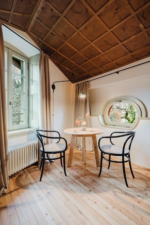 Dining. Short Room