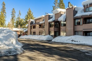 Exterior - The Mammoth Nook-2 Bedroom+Loft close to the Village! (Mammoth Lakes)