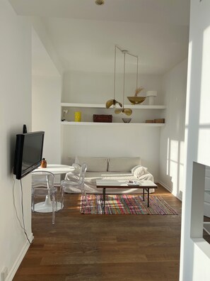 Living area - Adorable t2 with breathtaking view and sea access Pets welcome (Nice)