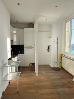 Private kitchen - Adorable t2 with breathtaking view and sea access Pets welcome (Nice)
