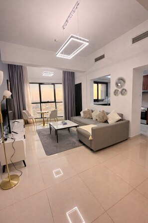 Smart TV - Marina Skyline Views - 1BR in Dubai Marina (Dubai)