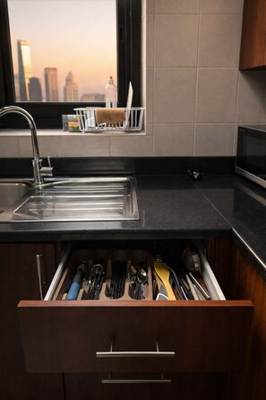 Private kitchen - Marina Skyline Views - 1BR in Dubai Marina (Dubai)