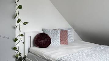 Iron/ironing board, Internet, bed sheets