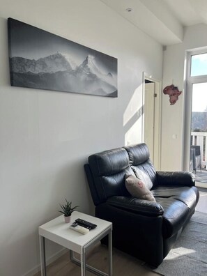 Living area - A beautiful home in nature near a lake- just 10 min from citycenter and airport- (landvetter)