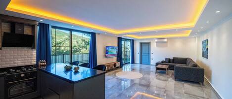 المنشأة من الداخل