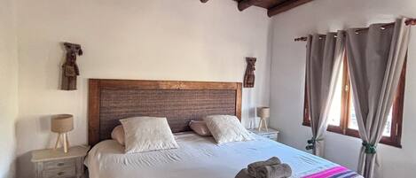 2 bedrooms, iron/ironing board, free WiFi, bed sheets