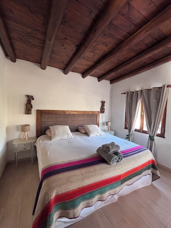 2 bedrooms, iron/ironing board, free WiFi, bed sheets. La Nochera Inti Cabins