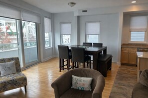 Smart TV - Located in the heart of Ocean City,Downtown this spacious 4-bedroom apartment. (Ocean City)