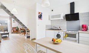 Fridge, microwave, oven, dishwasher - -PEARL- Duplex with seafront balcony (Concarneau)