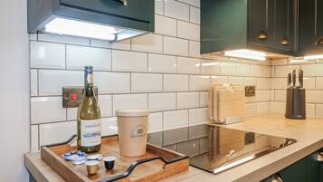 Dishwasher, cookware/dishes/utensils