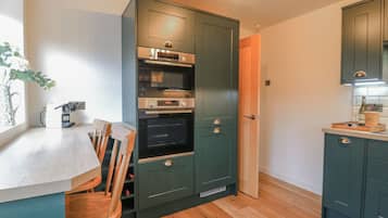 Dishwasher, cookware/dishes/utensils