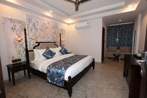 Deluxe Double Room | Individually furnished, desk, laptop workspace, free WiFi - Ved Mahal (Jaipur)
