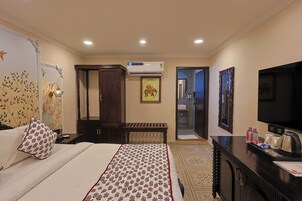 Egyptian cotton sheets, premium bedding, pillow-top beds, desk