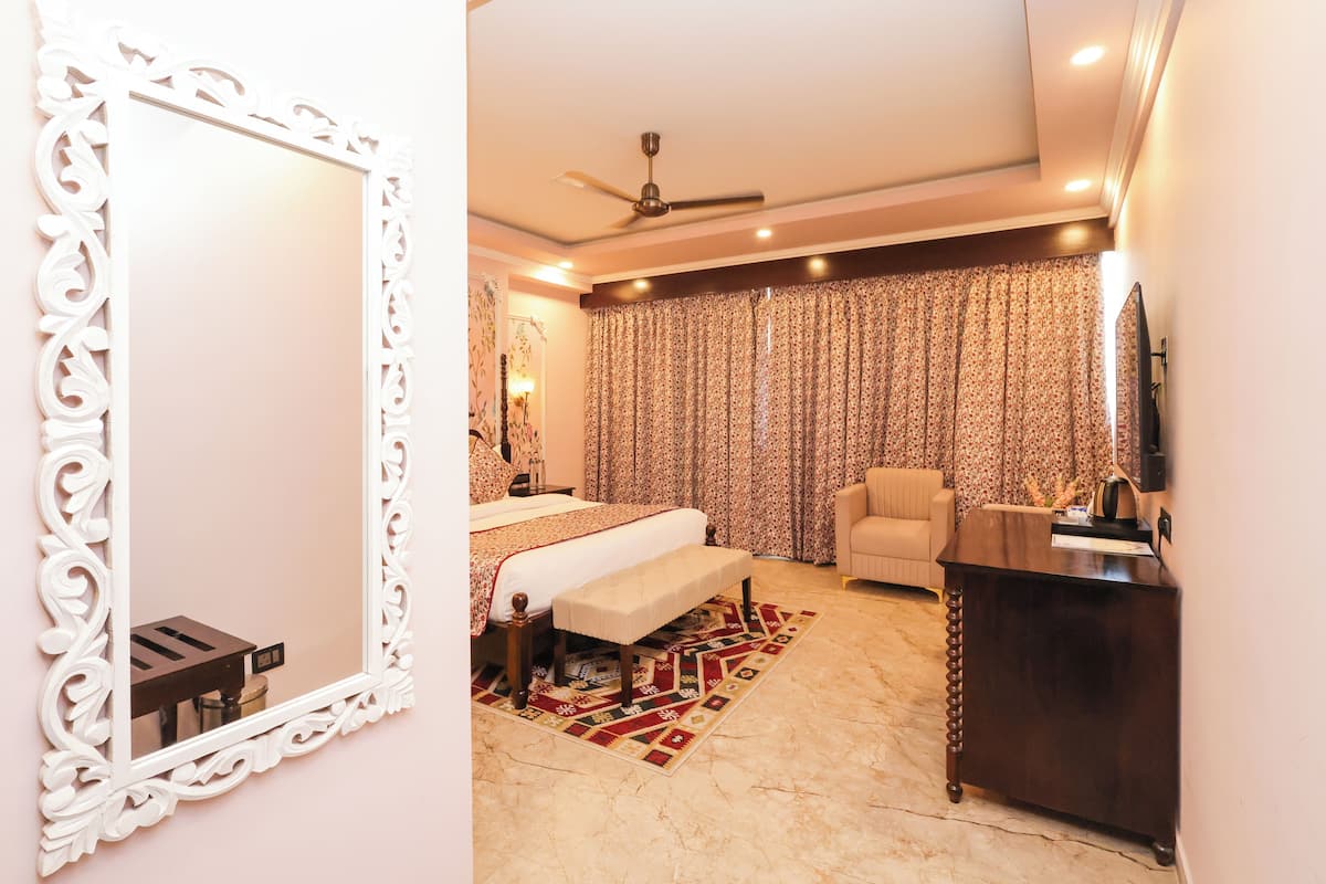 Chambre Prestige double | Aire de séjour | Téléviseur à DEL, foyer