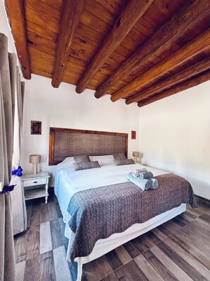 2 bedrooms, in-room safe, iron/ironing board, travel cot - La Nochera Chaska Cabins (Tilcara)