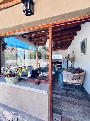 Outdoor dining - La Nochera Chaska Cabins (Tilcara)