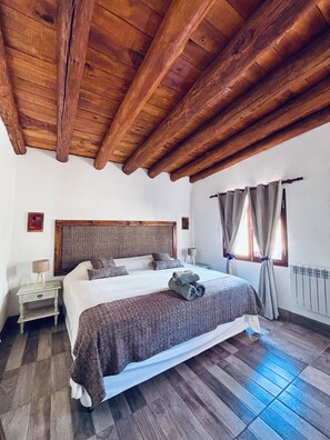 2 bedrooms, in-room safe, iron/ironing board, travel cot - La Nochera Chaska Cabins (Tilcara)