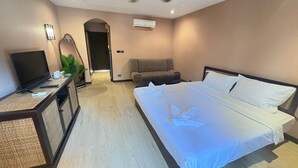 Premier Deluxe, Pool View