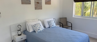 Newly built, 2-bedroom house in marvelous Double Bay South Palmetto.