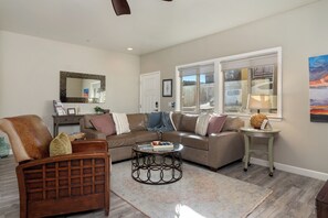Smart TV - Tranquility - Walk to Downtown - Spa! (Paso Robles)