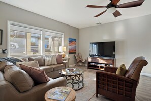 Smart TV - Tranquility - Walk to Downtown - Spa! (Paso Robles)