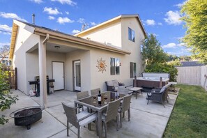 Outdoor dining - Tranquility - Walk to Downtown - Spa! (Paso Robles)