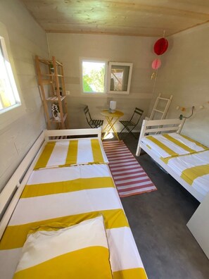 3 habitaciones, tabla de planchar con plancha, internet y ropa de cama 