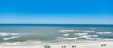 بالقرب من الشاطئ