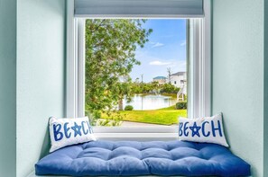 2 bedrooms, free WiFi, bed sheets - June 2026 Rate Drop! 2br/2ba Dog Friendly! Book Changes in Attitude today! (Port St. Joe)
