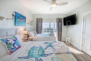 Iron/ironing board, travel cot, free WiFi, bed sheets - Gulf front, private pool, elevator, north Cape, pets, beach gear included! (Port St Joe)