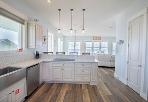 Fridge, microwave, oven, stovetop - Gulf front, private pool, elevator, north Cape, pets, beach gear included! (Port St Joe)